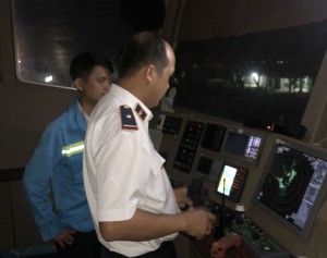 Kiểm tra các trang thiết bị và điều kiện an toàn hoạt động vào ban đêm của phương tiện phà tại bến thủy nội địa Cần Giờ - Vũng Tàu