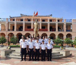 Chi bộ 6 tổ chức dâng hương tưởng niệm Chủ tịch Hồ Chí Minh tại Bến Nhà Rồng - Bảo tàng Hồ Chí Minh