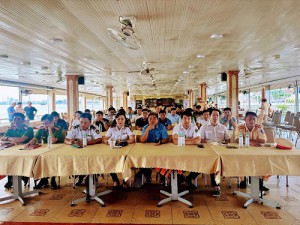 Đại diện Cảng vụ đường thủy nội địa số 07 phối hợp tổ chức tuyên truyền, phổ biến pháp luật về an toàn giao thông đường thủy nội địa trên tuyến sông Sài Gòn