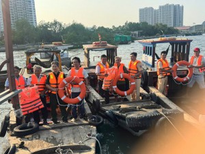 Đại diện Cảng vụ Đường thủy nội địa số 3 phối hợp Trạm  Cảnh sát đường thủy Phú Xuân và Trạm Biên phòng cửa khẩu cảng Phú Mỹ tổ chức Hội nghị tuyên truyền pháp luật  giao thông đường thủy nội địa