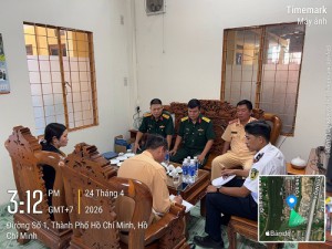 Đại diện Cảng vụ Đường thủy nội địa số 1 phối hợp kiểm tra các bến thủy  nội địa chưa được công bố hoạt động tại cụm cảng Trường Thọ