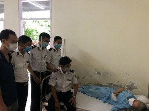 Tổ Công đoàn Đại diện Cảng vụ ĐTNĐ số 7 tổ chức thăm hỏi  người thân đoàn viên bị bệnh đang điều trị tại bệnh viện