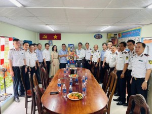 Đảng uỷ, Ban Giám đốc, Ban Chấp hành Công đoàn cơ sở  Cảng vụ Đường thuỷ nội địa đến thăm hỏi, động viên và chúc Tết  viên chức, người lao động tại các Đại diện trực thuộc  nhân dịp Xuân Bính Ngọ năm 2026