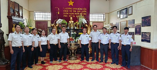 Hành trình về nguồn của Chi bộ 2 tại Nhà lưu niệm nữ Anh hùng liệt sĩ Võ Thị Sáu